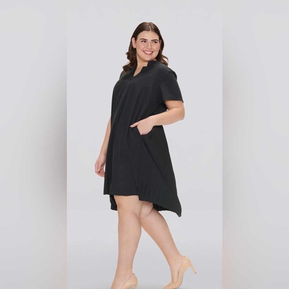 Cotidie Gabrielle black Pleated Back Dress with pockets New size large